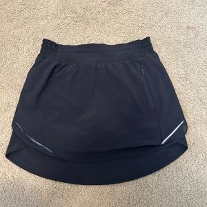 Lululemon Hotty Hot High Rise Skirt, size 6, color black
